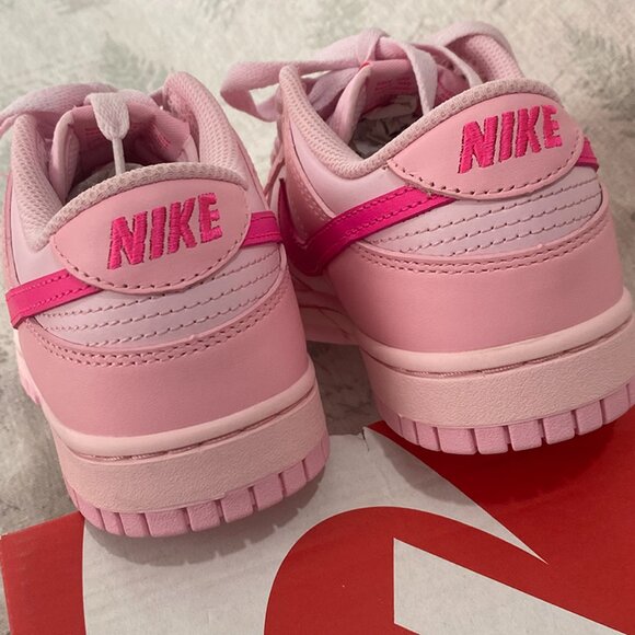 Nike Dunk Low Triple Pink - Picture 3 of 8